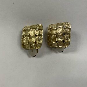 Gold-Tone Woven Earrings Vintage 90’s clip on
